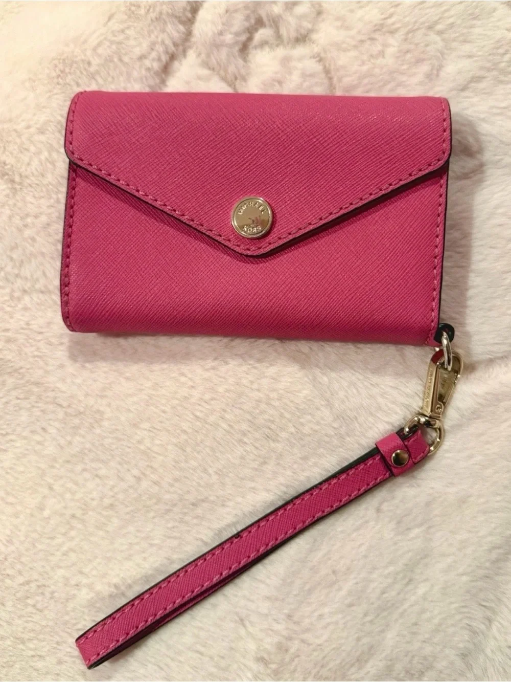 Women’s Michael Kors Fuchsia Wristlet Wallet